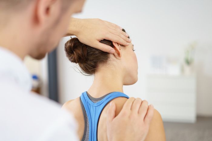 Frau bei einer Sportmassage