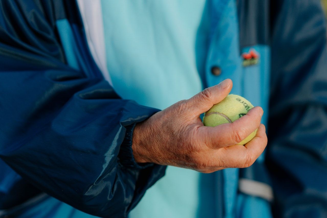 triggerpunkte behandeln mit tennisball
