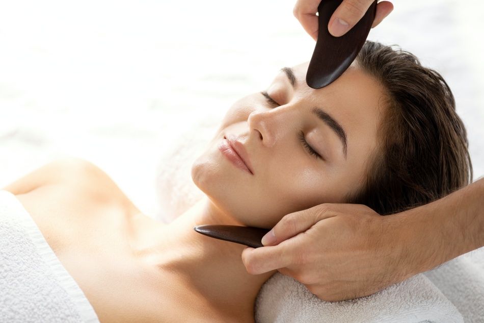Gua Sha Massage im Gesicht