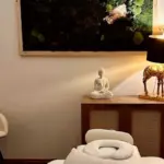 Massageliege in BEhandlungsraum
